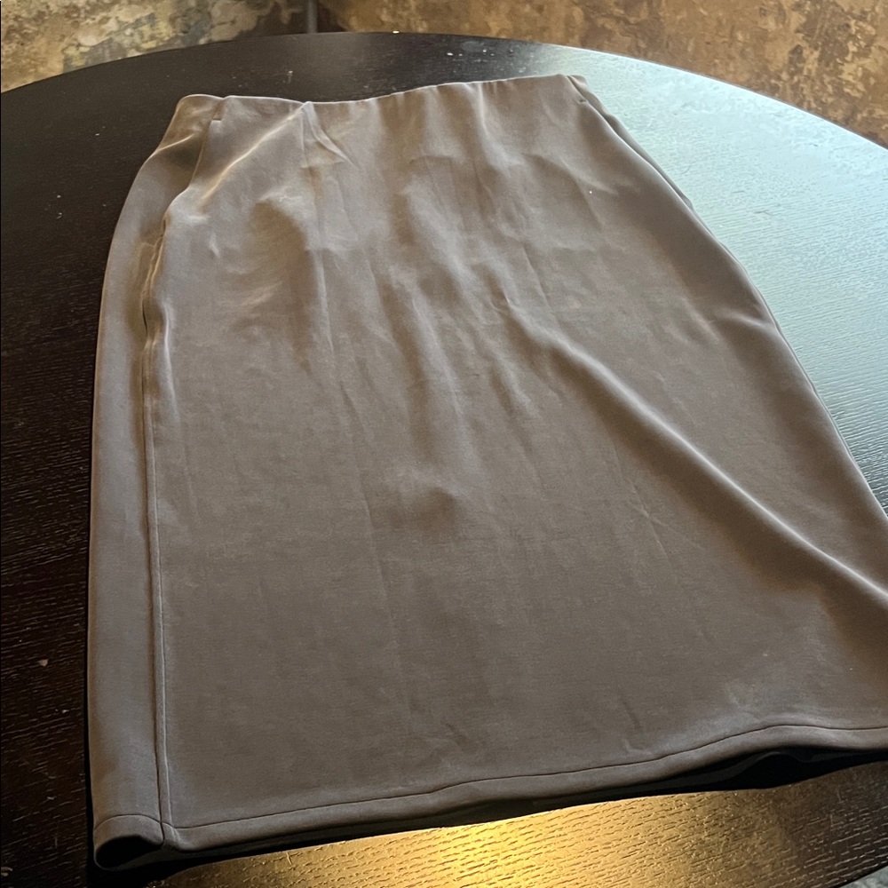 Lululemon midi skirt. Size 10. Good used condition.